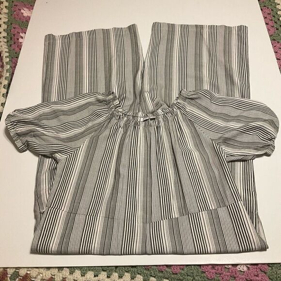 GAP NWT Puff Sleve Jumpsuit, 4P. Lightweight, Striped tswift engagement vibes - Picture 9 of 13